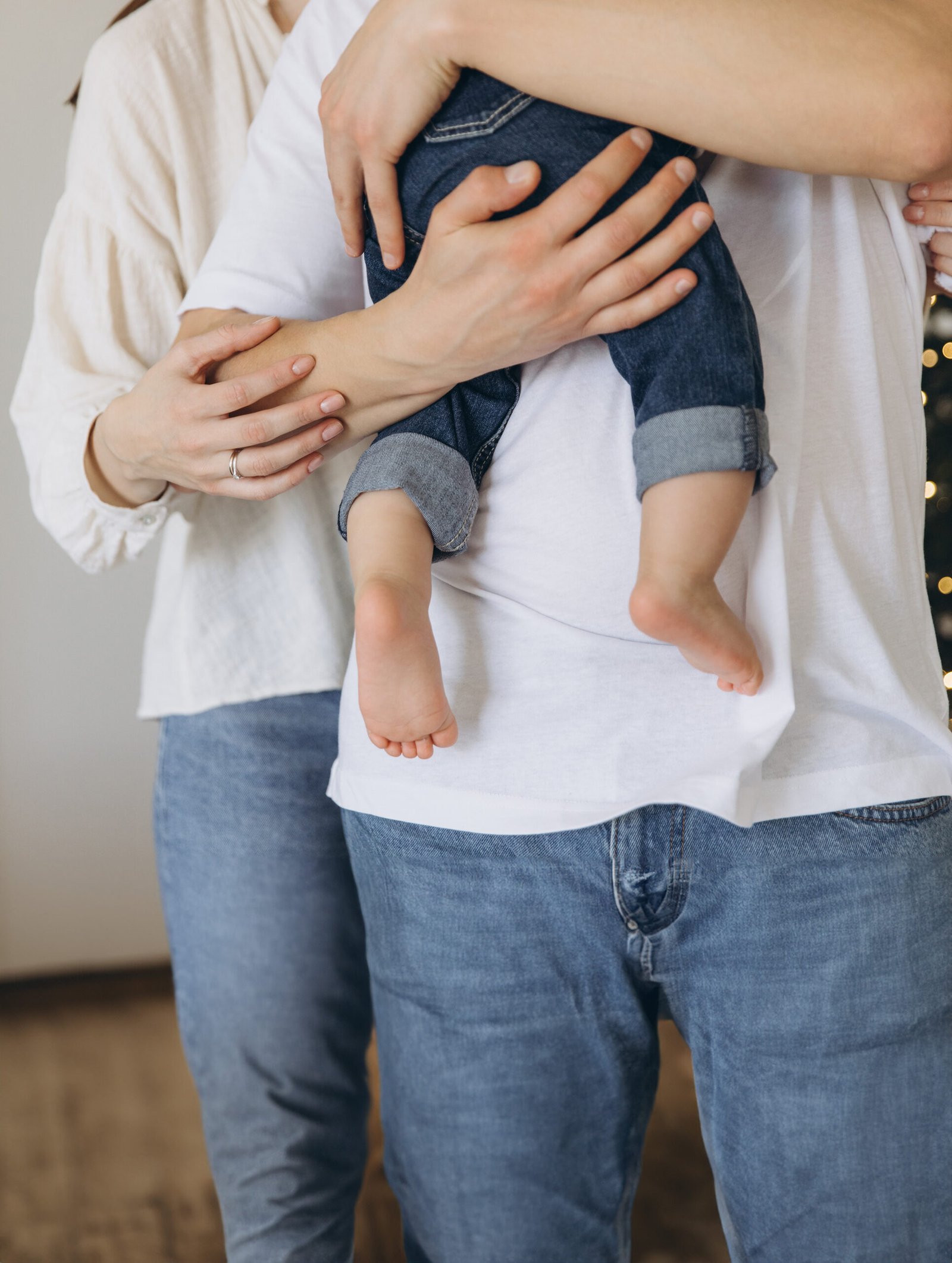 parent-child-holding-hands-warm-light_small https://temp-website26.com/wp-content/uploads/2025/12/parent-child-holding-hands-warm-light_small-scaled.jpg